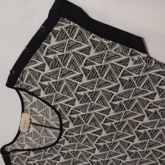 DIANA BELLE Black & White Triangle Print Blouse - Picture 3 of 4